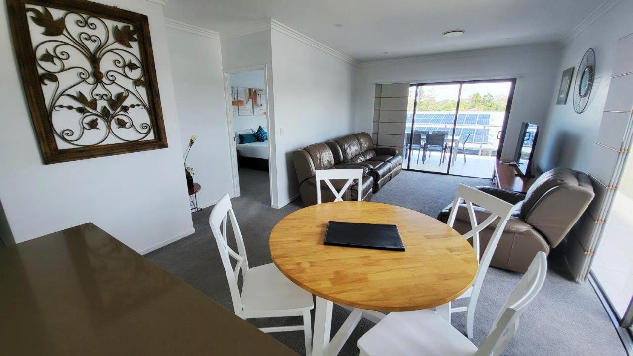 Eden By The Bay Aparthotel Hervey Bay Bagian luar foto