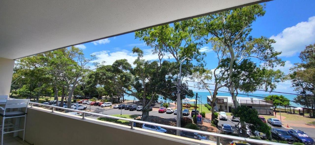 Eden By The Bay Aparthotel Hervey Bay Bagian luar foto